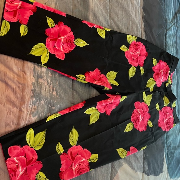 Briggs New York Pants - Briggs Crop Pants Size 14. Floral print